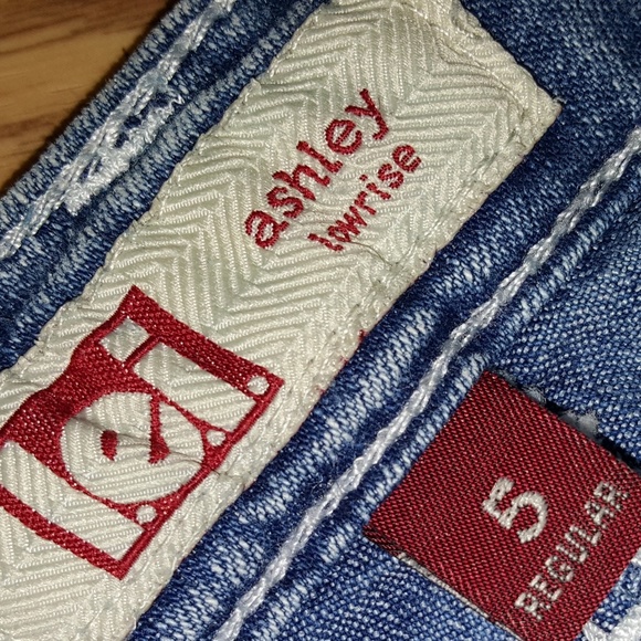 SOLD😍laace/bleach destroyed denim shorts size 5 - Picture 8 of 8